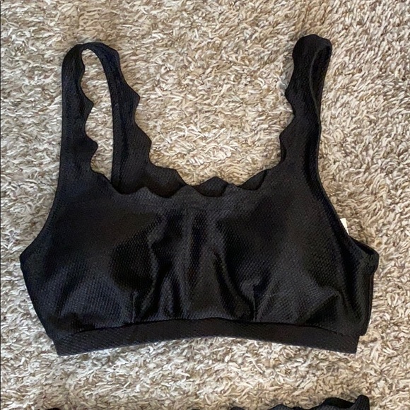 Scalloped Cupshe bikini - Picture 3 of 3